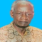 flahisha's tweet photo. KWA UFUPI HUYU NDO MWENYE CV KUBWA MPAKA SASA TANZANIA AMBAYE YUPO ANAZEEKA VIZURI
HATUMDAI.

Joseph Sinde Warioba ,(Jiniazi)

(amezaliwa Bunda, Mkoa wa Mara, Septemba 3, 1940) ni mwanasiasa wa Tanzania. Aliwahi kuwa Waziri Mkuu wa Tanzania kuanzia mwaka 1985 hadi 1990. 

Kwa kuongezea, aliwahi kutumika kama Makamu wa Rais wa nchi hiyo. 

Pia aliwahi kuwa jaji katika Mahakama ya Haki ya Afrika Mashariki, na mwenyekiti wa Tume ya Mabadiliko ya Katiba ya Tanzania tangu mwaka 2012.

Alihitimu kutoka Chuo Kikuu cha Afrika Mashariki jijini Dar es Salaam, Tanzania mnamo 1966. 

Kuanzia 1966 hadi 1968, aliwahi kuwa wakili wa serikali jijini Dar es salaam, na kutoka 1968 hadi 1970, kama wakili wa Halmashauri ya Jiji. 

Mnamo mwaka wa 1970, alihitimu kutoka Chuo cha Hague cha Sheria ya Kimataifa. Kuanzia 1976 hadi 1983, aliwahi kuwa Wakili Mkuu wa Tanzania. Kuanzia 1983 hadi kuchaguliwa kwake kama waziri mkuu, alihudumu kama waziri wa haki.

Kufuatia umiliki wake kama waziri mkuu, aliwahi kuwa jaji wa Hamburg, Korti ya kimataifa ya makao yake makuu ya Ujerumani ya Sheria ya Bahari kutoka 1996 hadi 1999. Zaidi ya hayo, mnamo 1996, Rais Benjamin Mkapa alimteua kama mwenyekiti wa Tume ya Rais Dhidi ya Serikali Rushwa, inajulikana zaidi kama Tume ya Warioba.

Warioba alichaguliwa kuongoza Kundi la Waangalizi wa Jumuiya ya Madola katika uchaguzi wa Aprili 2007 wa Nigeria.

 Alitoa tathmini chanya ya uchaguzi huo, akiona ni ya maendeleo huku akisema pia kwamba kuna makosa.

Warioba aliteuliwa mnamo Novemba 2016 na Rais wa Tanzania John Magufuli kama Kansela wa Chuo Kikuu cha Kilimo cha Sokoine cha Morogoro, Tanzania.