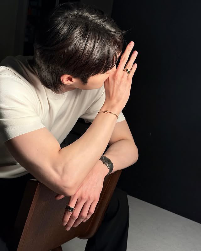 wooseokfiles's tweet photo. #ByeonWooSeok instagram update with BVLGARI https://t.co/fnlYWbbpHt