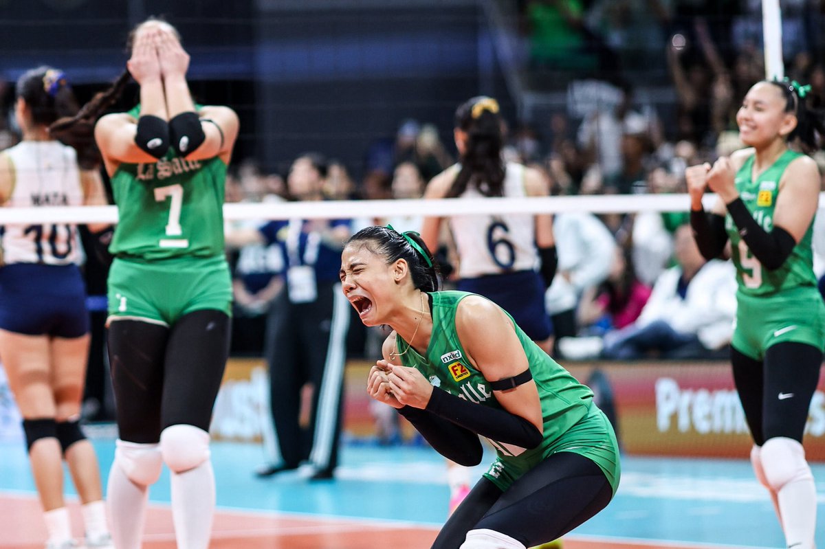 angelozol's tweet photo. my favorite thing: lady spikers winning the championship in their green jerseys https://t.co/MVERO1Spl7