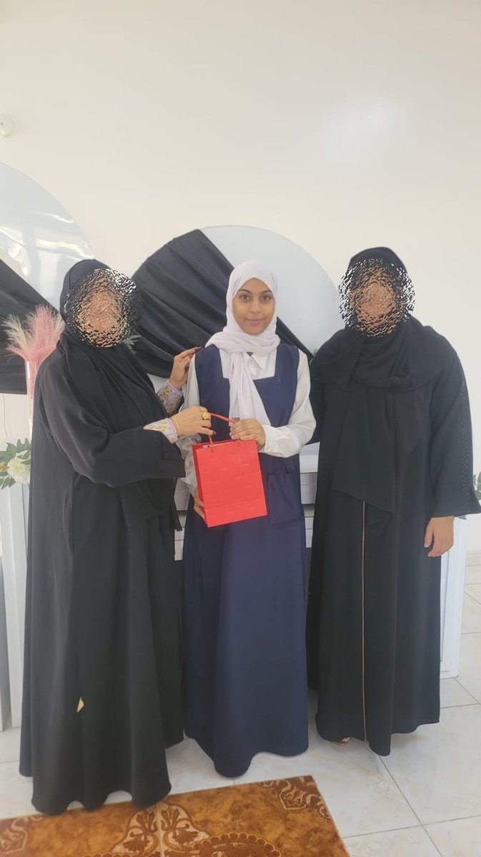jamilahschool's tweet photo. تكريم الطالبه الفائزة في مسابقة أفضل فيديو باللغة الانجليزية عن التنمر الالكتروني والذي كان بمناسبة أسبوع الأمن السيبراني.

#فعاليات_تعليمية_شمال_الباطنة https://t.co/1qvACGD8kL