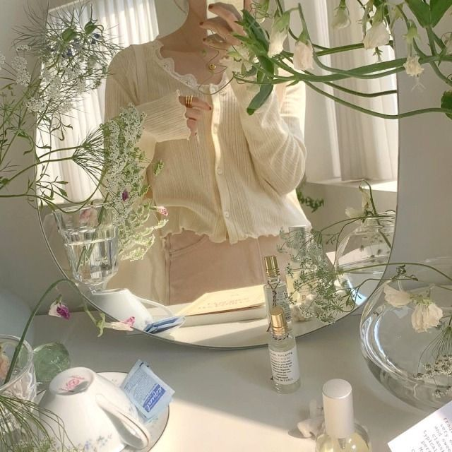 etherealdior's tweet photo. let's start the week happily 🤍 https://t.co/yw1gMGJtSM