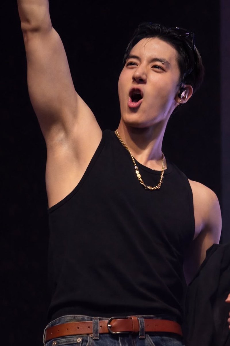 armpit sniffer tweet media