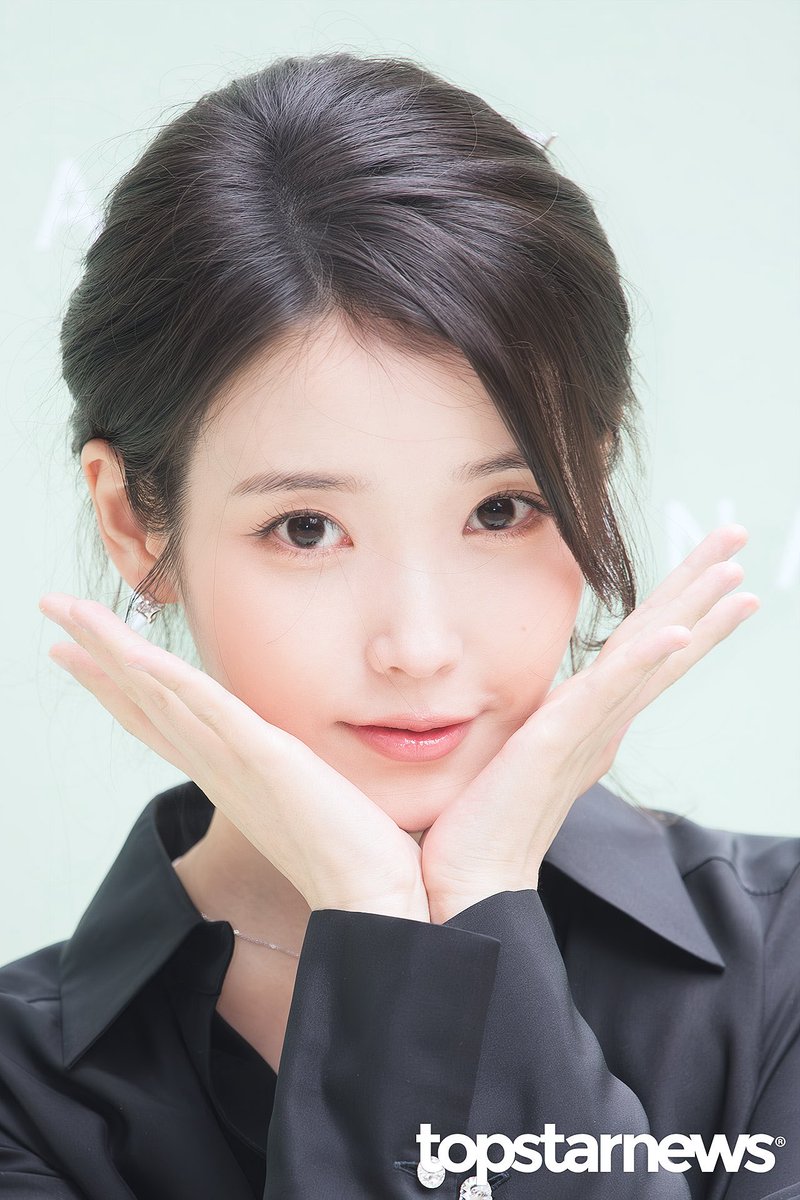 디어 tweet media