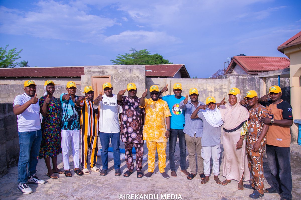 adewumiadeyemii's tweet photo. Every group is speaking with one voice in support of Governor Ademola Adeleke.
From community to community, the people continue to identify with the message of progress.
The Ìmólè movement continues to gain strength across Obokun.
#Imole #Irekandu #AjumoseObokun https://t.co/2MFtacWSZo
