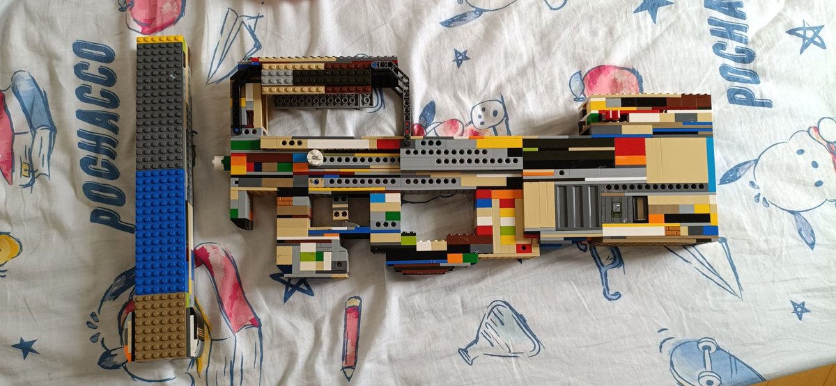 Anomalpha's tweet photo. Lego FN P90
#lego #legogun https://t.co/NnfsjFRkpZ