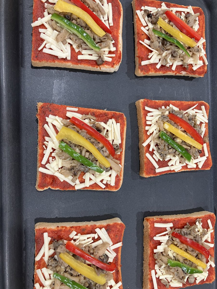 vegiojisan's tweet photo. ピザトースト焼く前💪
GW終わってしまいましたね〜😢

#accea 
#vegan
#plantbased 
#bizspot 
#HALAL https://t.co/CziKCKUFK7