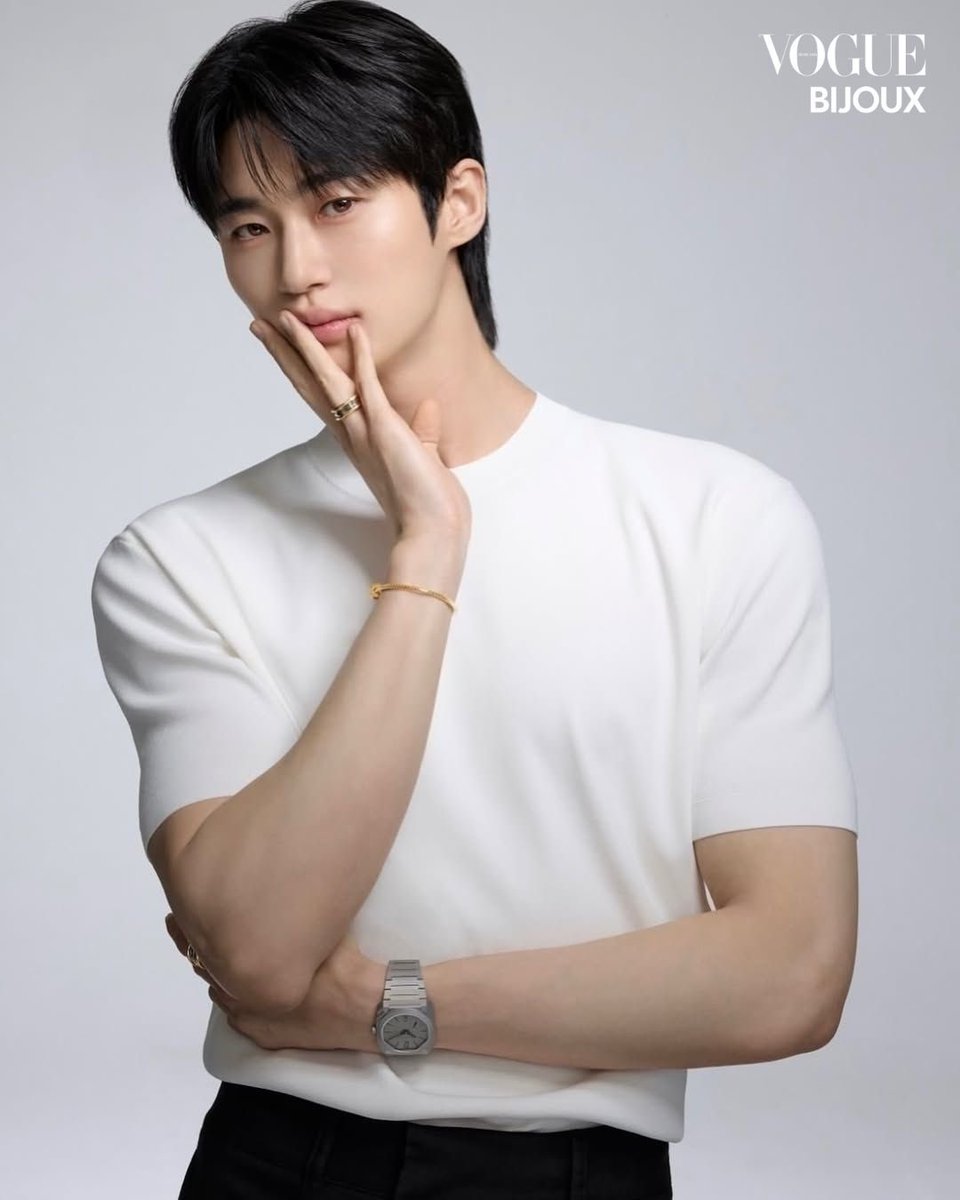 Vogue Thailand tweet media