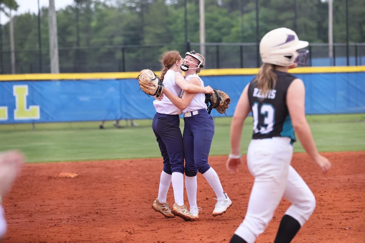 Brooklynn_2030's tweet photo. First tournament!! Played in Loris, SC had a blast. Great way to start off the season and can’t wait to keep playing! ❤️🥎 https://t.co/khXFHKgTij