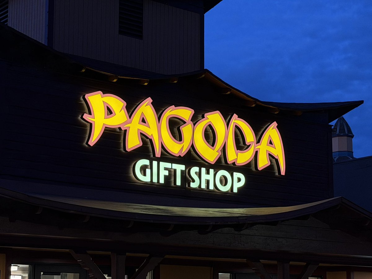 CPRundown's tweet photo. Sometimes it’s the little things that make a day special! Check out the new Pagoda sign here at @cedarpoint. #cedarpoint https://t.co/FLozl5VSWt