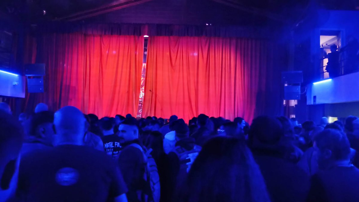 horametalradio's tweet photo. Esperando a Fabio Lione en el Teatro Greison de Monte Grande. https://t.co/pUjpebKjiO