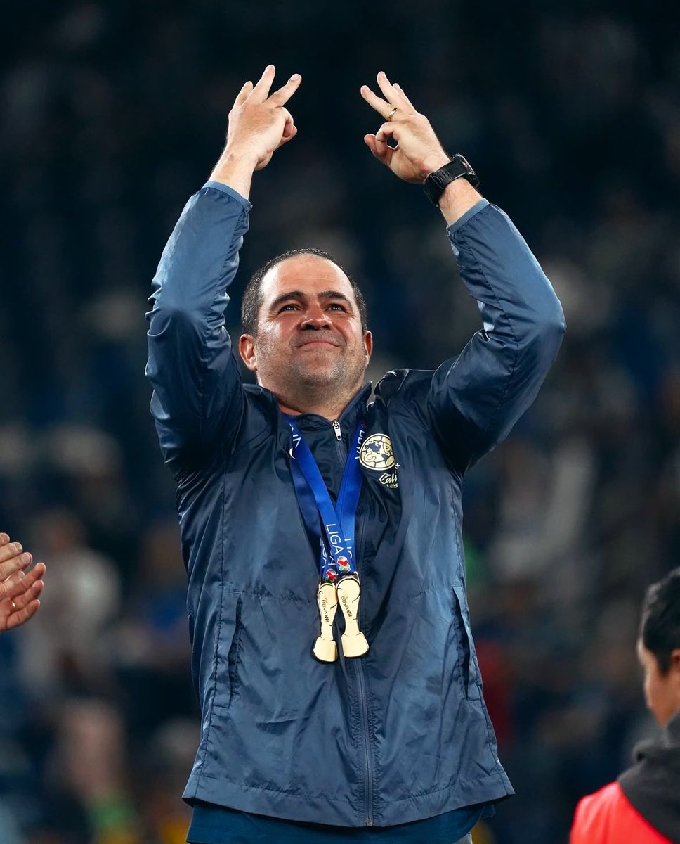 Axel Tricampeón tweet media