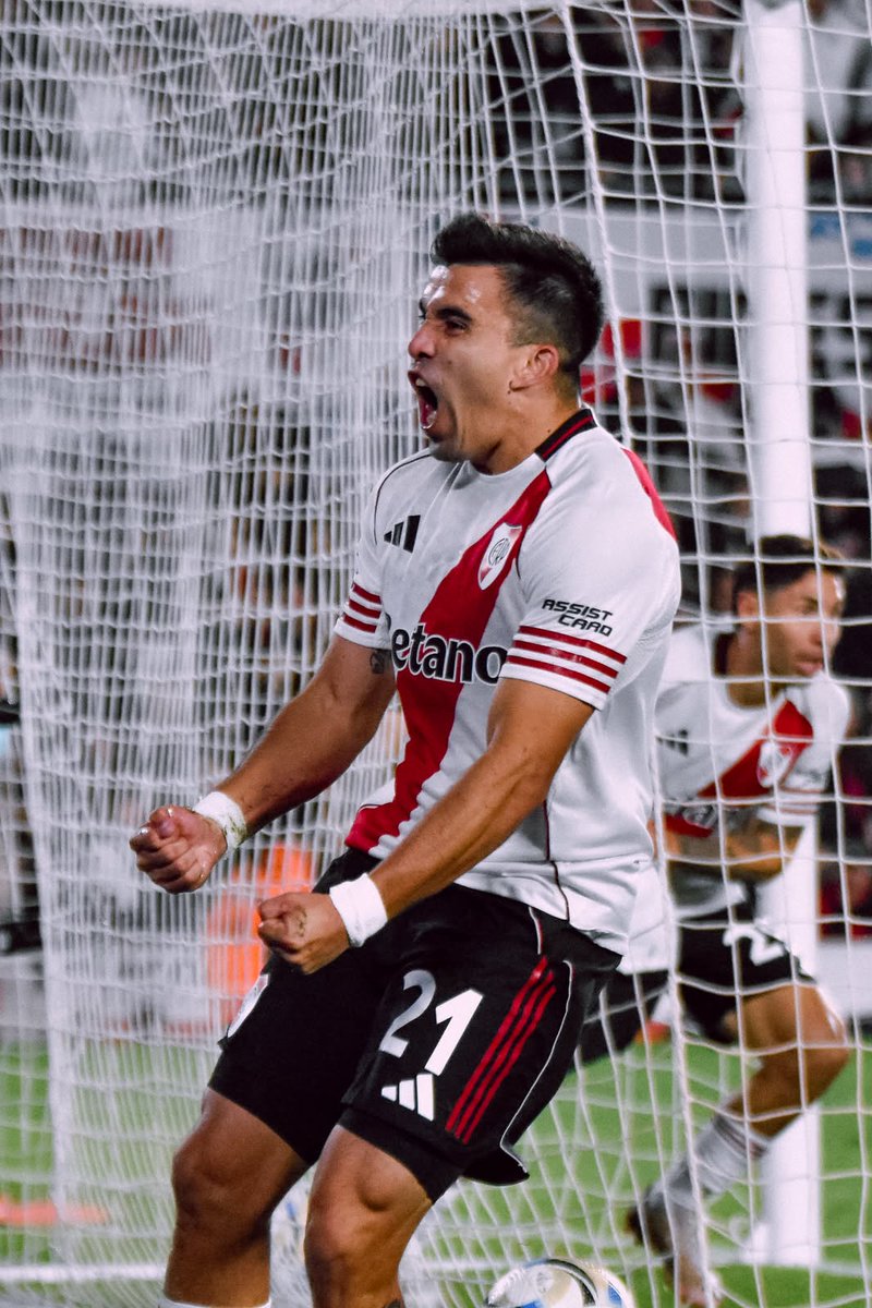 93juanfer's tweet photo. Gracias Acuña, Juanfer y Beltrán por salvarnos esta noche.

Los demás tienen que presentar la renuncia. https://t.co/Mgrq4Wa2sL