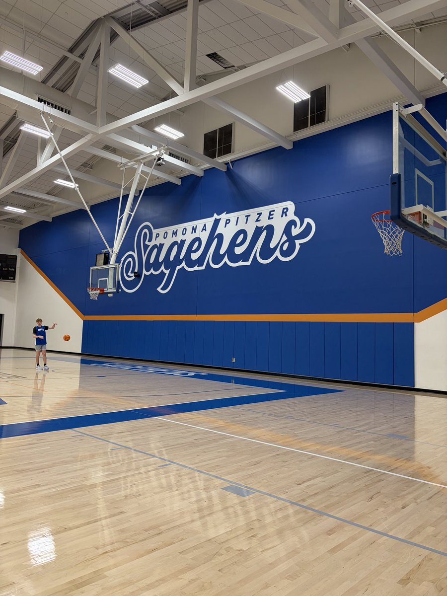 jee1nK's tweet photo. Went up to Pomona-Pitzer this Saturday, and had a super fun time touring their athletic campus and participating in their elite camp. I had amazing time learning from Coach Lokar and @CoachCook4444 and would like to thank them for an amazing experience!

@FullTimeHoops1 @FtgElite https://t.co/6ODkr8DiES