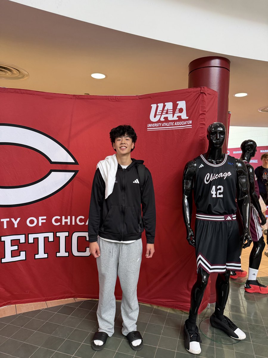 jee1nK's tweet photo. Had a great time flying over to University of Chicago this weekend for a tour of their amazing campus and playing in the very competitive elite camp! Thank you @CEricksenDunn @Bobby_Savich @MikeMailhot21 for setting up this amazing event!

@FullTimeHoops1 @FtgElite https://t.co/vsBJYS1zFI