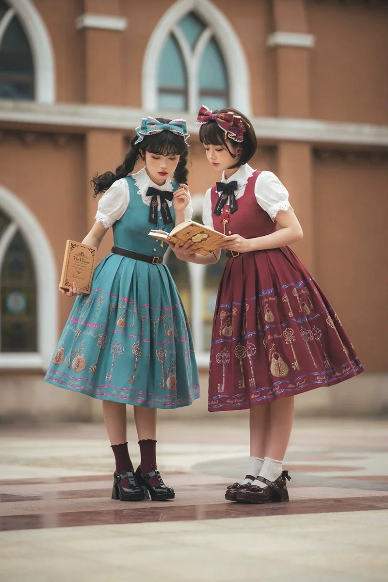一緒ならもっと可愛い😊 🩶双子コーデ特集🩶 甘過ぎないクラシカルなお