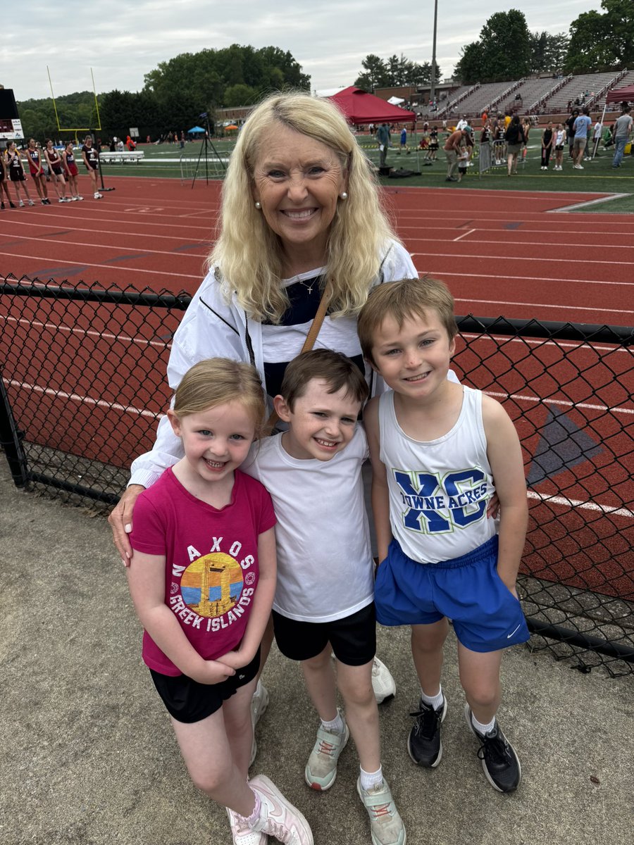 whitraye's tweet photo. Such a happy Mother’s Day because of the mother who raised me, the sister who’s beside me and gratefulness I feel for John, George and Teddy - who made me feel loved and celebrated today. 🤍 https://t.co/aUjNtxRZd8