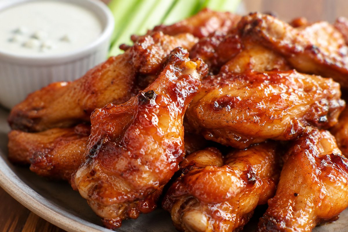 MurraysChickens's tweet photo. May has officially arrived, marking the start of wing season! Whether you're lighting up the grill, organizing backyard gatherings, or just craving a crispy comfort meal, there’s no better time to enjoy delicious wings from Murray's Chicken. #wings #murrayschicken https://t.co/0Sul0wvwMA