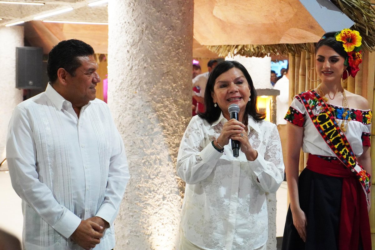 YolandaOsunaH's tweet photo. Recibimos en el stand de Centro al gobernador Javier May Rodríguez, a la Flor Tabasco y a las embajadoras de los diferentes municipios, así como a legisladores locales, servidoras y servidores públicos estatales y municipales, empresarios y representantes de los medios de comunicación.

En este 2026, en que Villahermosa celebra 200 años de historia como ciudad y 110 años de llevar el nombre que nos llena de identidad y orgullo, nuestro stand se convirtió en un punto de encuentro donde convergen la tradición, la innovación y el talento de nuestra gente, a través de actividades que impulsan el espíritu emprendedor, la imaginación, el juego y la creatividad.