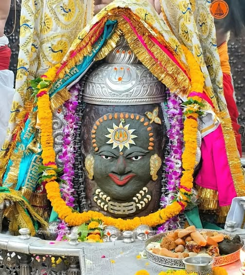 Prem44325040's tweet photo. 🙏🌹*Jai Shree Mahakal*🌹🙏
*श्री महाकालेश्वर ज्योतिर्लिंग का भस्म आरती शृंगार दर्शन*
*11-05-2026 कण-कण में महादेव* https://t.co/uxA72Oajzi