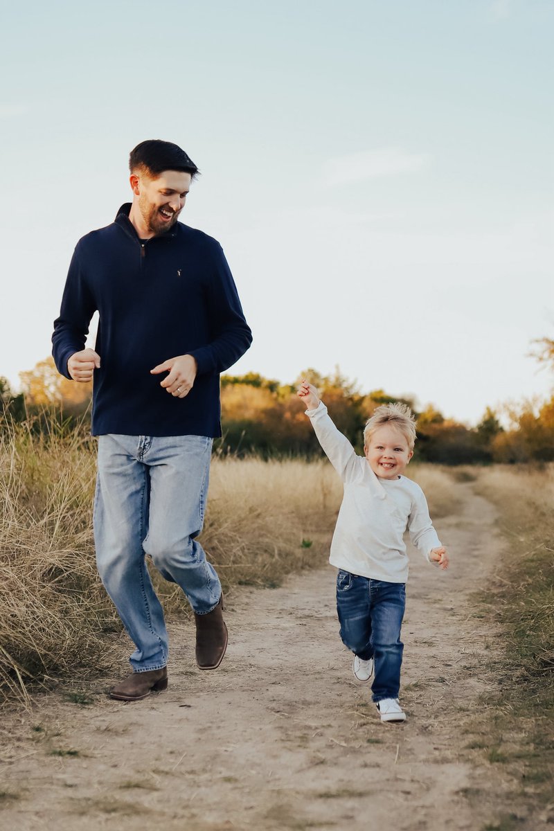 kyannabrooke's tweet photo. Happy Birthday to my best friend, favorite person, and the best husband/father! 
Thank you for always making us laugh, loving us so well, and being the steady strength of our family. Life is better with you in it. Wishing you the best birthday! 🎉🎂
Love you always. ❤️ https://t.co/dp4FG82SIT