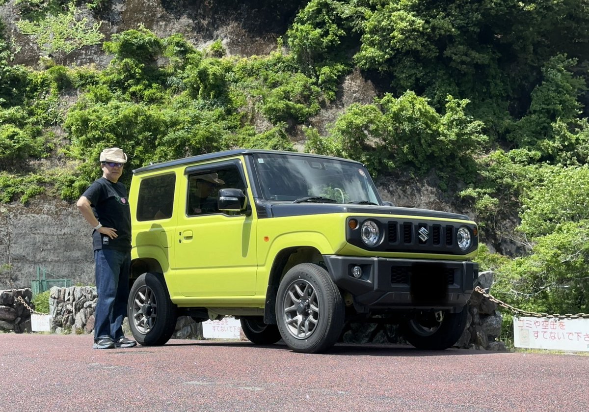 911Evolution64's tweet photo. お出かけ先でのお爺ちゃん初出演😅
さて少し緑を満喫してみます。
#JB64 
#キネティックイエロー 
#911Evolution https://t.co/qt7jAqkkBF