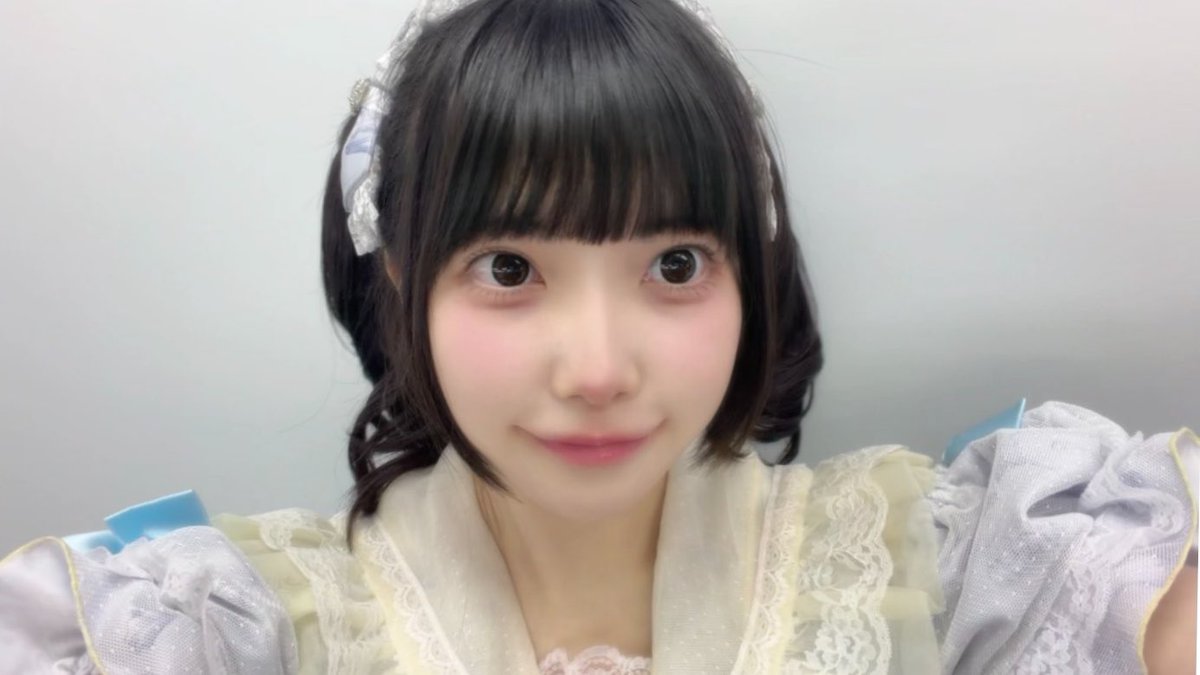 かほページ おはよー！！ かほは人が写真を撮っていたらほぼ必ずに映り込みに行き
