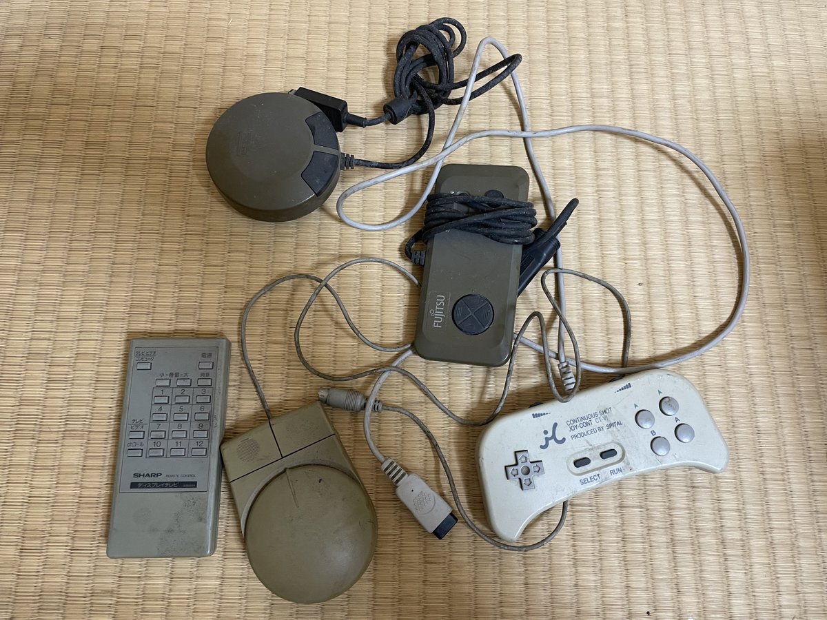 そして周辺機器は、X68000専用マウスとTVモニターのリモコン、FM TOWNS