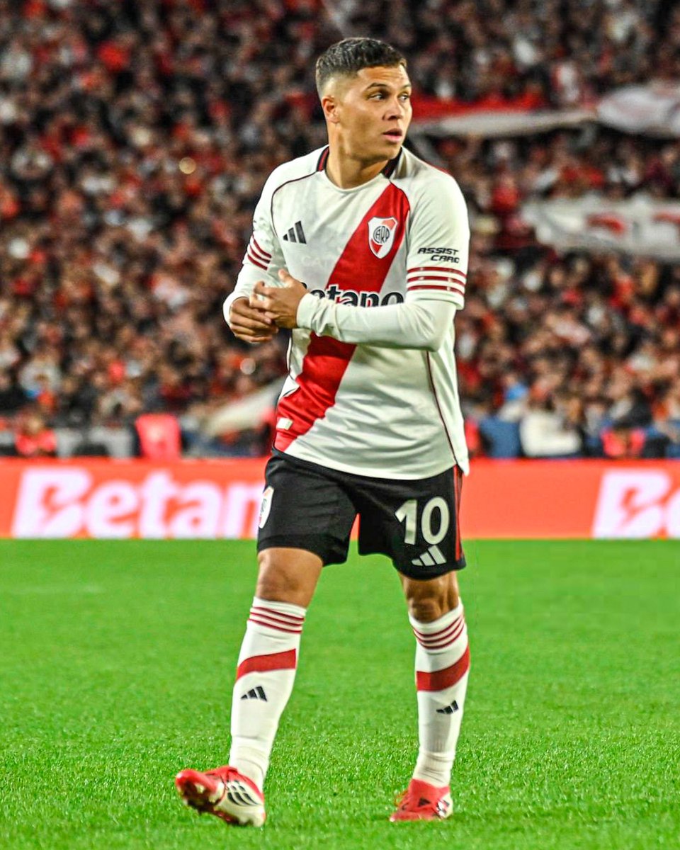 Fútbol
Football
Soccer
Balompié
Futbol
Furbo
Fulbo
El deporte rey
La pelota
El juego de la pelota
Calcio 
Futebol
Voetbal
Fußball
Le foot
El deporte rey
El deporte de masas
El juego universal
La pasión de multitudes
El juego eterno
El arte de la gambeta
El idioma universal