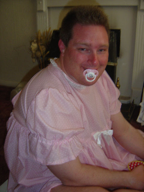 BabyAndyUK's tweet photo. Remember being treated a whole week as mummy's little girl, she kept me nappied 247 all week, and I had more than a couple trips out in mummy's car like this https://t.co/S0D12BqKN3