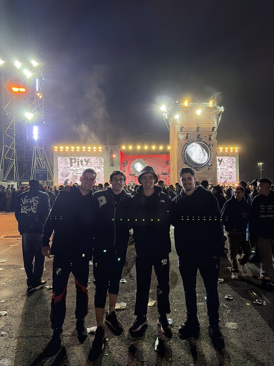 Ramiro_Gallo1's tweet photo. Otra jornada histórica de la mano del rey.
Gracias pity por volver y a mis amigos por existir 🇦🇷🇦🇷. https://t.co/MLnsHDMiNp