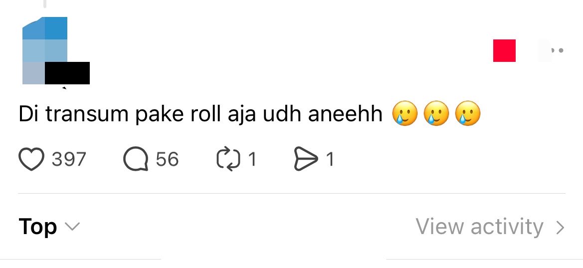 sasthings_'s tweet photo. sekarang pake roll rambut di transum aja digunjing ya??? emang salah mau keliatan proper pas sampe di tujuan? siapa tau sblm naik transum pake helm kondisi keringetan akhirnya rambut lepek terus harus ketemu org penting, kalo ga proper gimana tuh? lagian roll ganggu hidup lo kah? https://t.co/VtHtSYlPOp