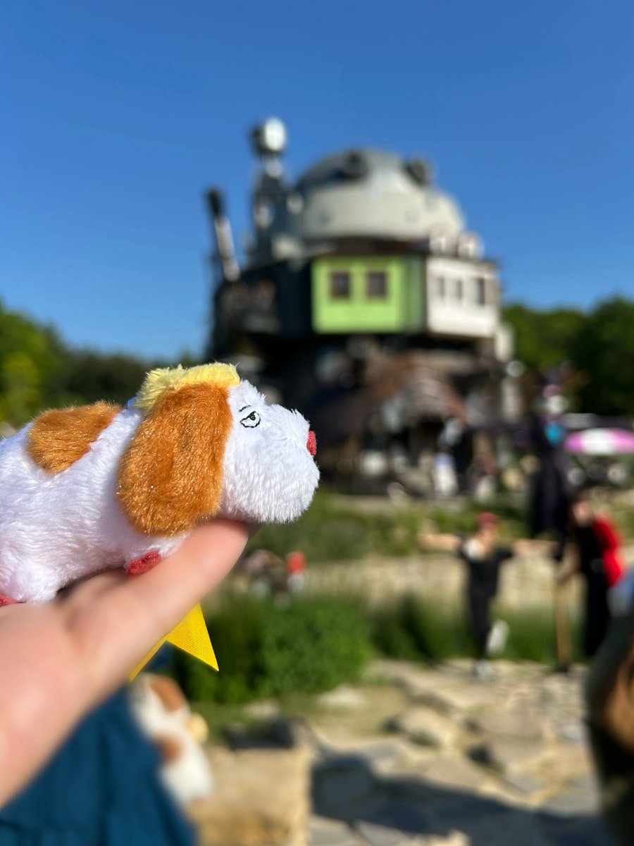 poyo0822's tweet photo. GW最終日はジブリパークでした🧹🐈‍⬛✨
夏季限定のきな粉引き体験をしたり、ミートパイを食べたり…行くたびに新鮮な気持ちで遊べて感動する🥹💕
そしてジブオタ先生（お友達）のお陰で、今回もたくさんのエリアを無駄なく楽しめて最高でした🥰

お洋服はピンクハウスのカジュアル元気コーデでした🎀 https://t.co/uMCpOMXq01