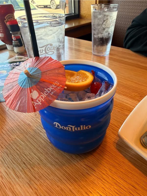 Y'all better go get that Poolio of Don Julio from Applebee's😍😭⛱️