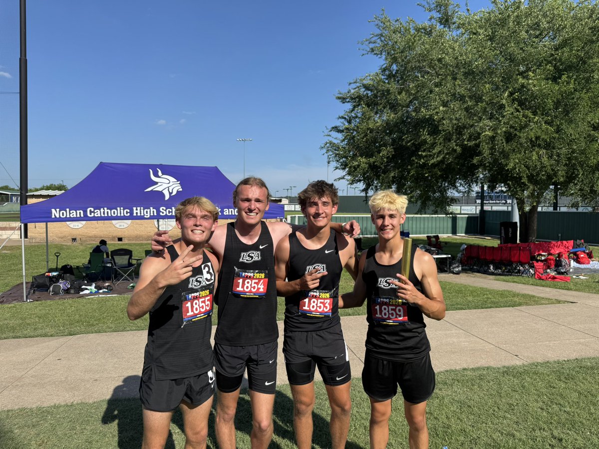 Carsonrocha2029's tweet photo. Blessed to run in 3 Relay events at the Tapps State track meet as a Freshman.
100m split off blocks: 10.6
200m split: 22.5 last leg lane 8
400m split off blocks: 50.5
#freshman #track #AGTG #southpride https://t.co/5DVCxiauGi