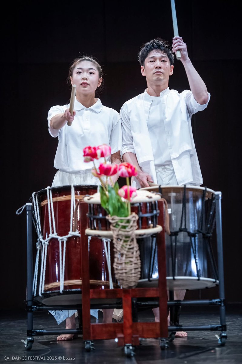 saidancefes's tweet photo. SAI Dance Festival 2026
EXHIBITION II  
🇯🇵まだこばやし／Wa-Tai-Wa
最後の作品。和太鼓の身体と音楽的身体が交錯する迫力とユーモア満点。この魅力は実演でこそ体感できるもの。ぜひ会場で、生のパフォーマンスをお楽しみに♥
日時  5/31/日  17:00
予約
https://t.co/x8Q87isxUv
劇場   シアターX https://t.co/J1dweN9i2N
