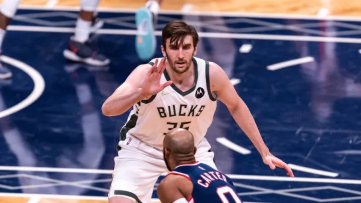 Bucks Lead tweet media
