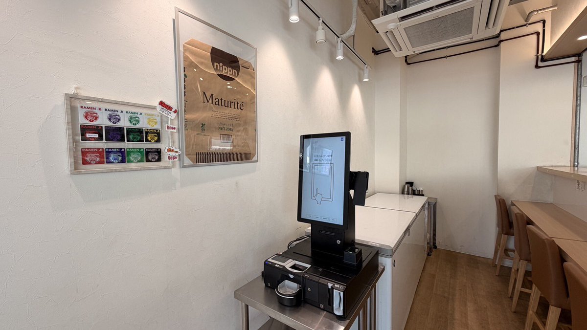 ramen_r_namba's tweet photo. 本日5月11日(月)の営業について

【トピックス】
券売機が新しくなりました✨
一万円〜千円札まで全て対応しています！
※各種キャッシュレス決済も後日導入予定です
ご不明な点があれば、お気軽にスタッフまでお声かけください！

【営業時間】
11:00～28:00 (L.O27:45) https://t.co/0cezBAd2uX