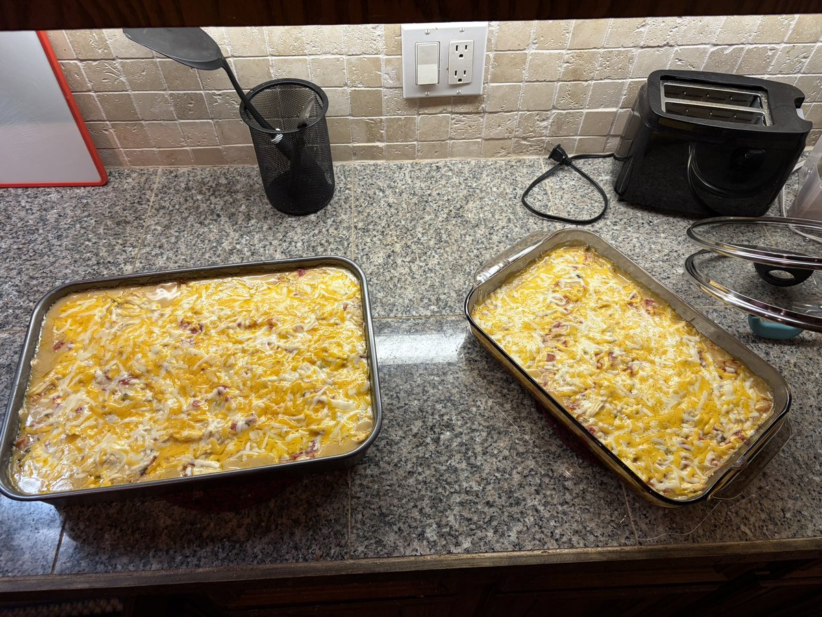 luvryxn's tweet photo. helped my mom cook king ranch chicken
#gordonramsay #chefpeepee https://t.co/AlipygZe0t