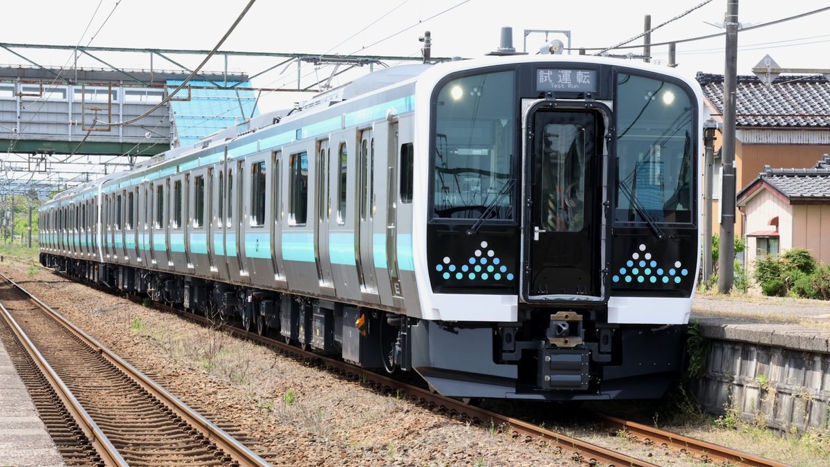 kobayac77m_007's tweet photo. 5月11日(月)、E131系200番台 N1, N2 編成がJ-TREC新津を出場、新津～羽生田で試運転。3両編成2連で運転、珍しい。試6420Mｰ6421M。羽生田駅、および近辺で撮影。人が多い。 #試運転 #E131系 #200番台 #長野色 #長野総合車セ #JTREC #出場 #JT新津 #総合車両製作所 https://t.co/YPykjILw8Y
