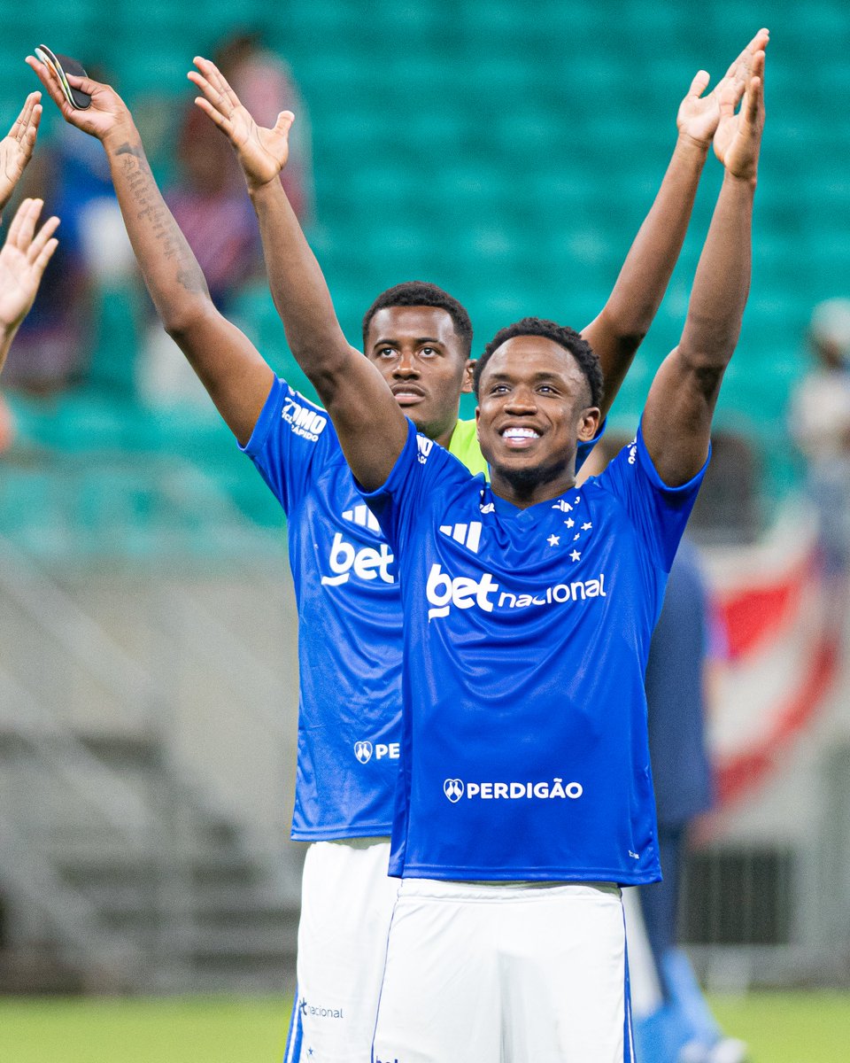futebol_info's tweet photo. Cruzeiro deve confirmar nos próximos dias a compra em definitivo do atacante Sinisterra, que pertence ao Bournemouth.

O jogador colombiano, inclusive, comprou recentemente um imóvel em Belo Horizonte.

🗞️ @geglobo | @novaesrocha1
📸 Celo Gil/CEC https://t.co/fLIJuUgPK3