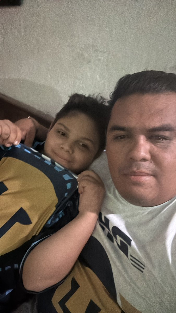 R2D2cz's tweet photo. @AztecaDeportes #LiguillaBotanera viendo el partido con mi hijo vamos pumas Goyaaaaaa https://t.co/JVJhvZs9Me