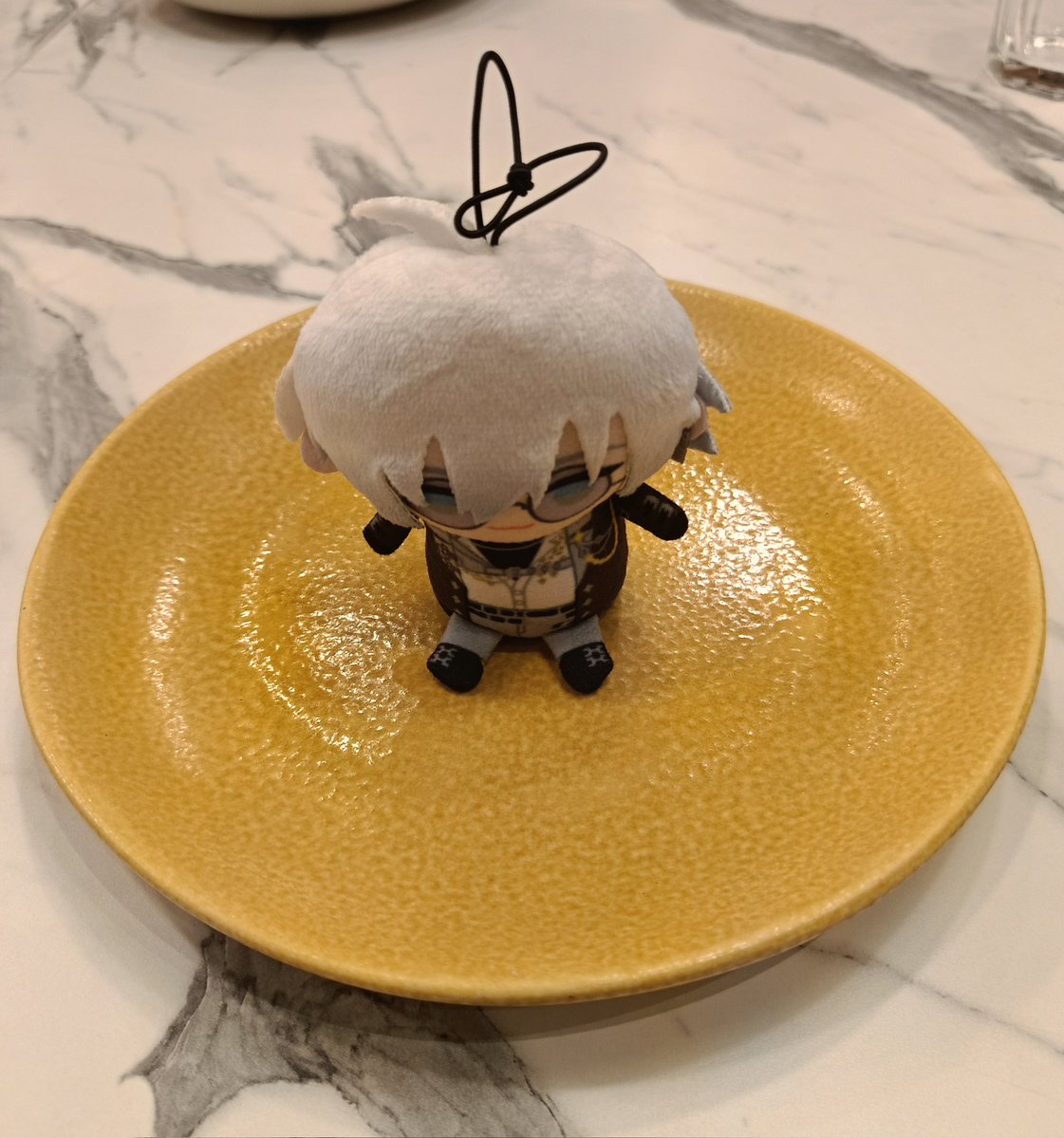 i cant ever do food oshikatsu cause the moment food arrives i forget abt oshi and eat everything like a greedy debo