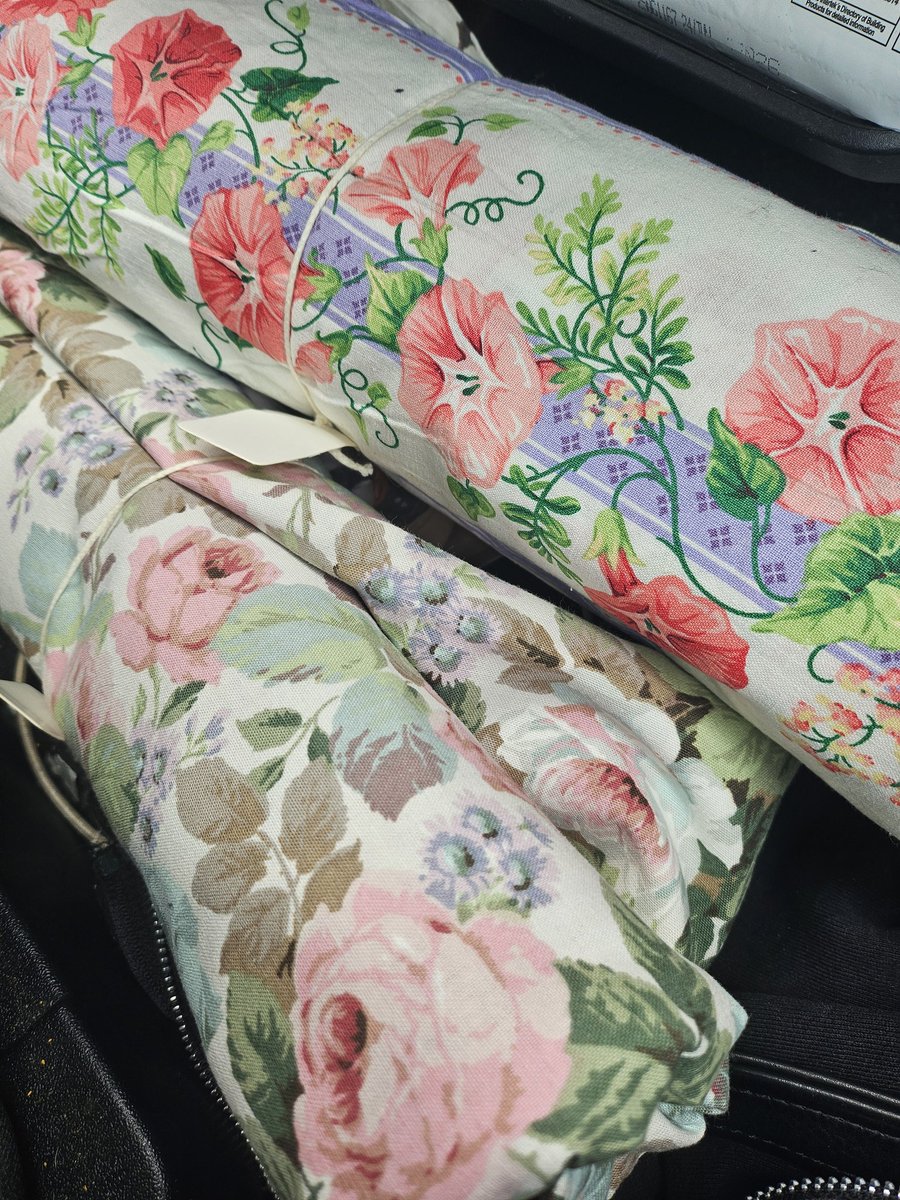 florisintimates's tweet photo. happy birthday to me 🥰 I got to go plant shopping and pet their goats, and scored some nice cuts of vintage fabric from a thrift store https://t.co/k947yHWy4w