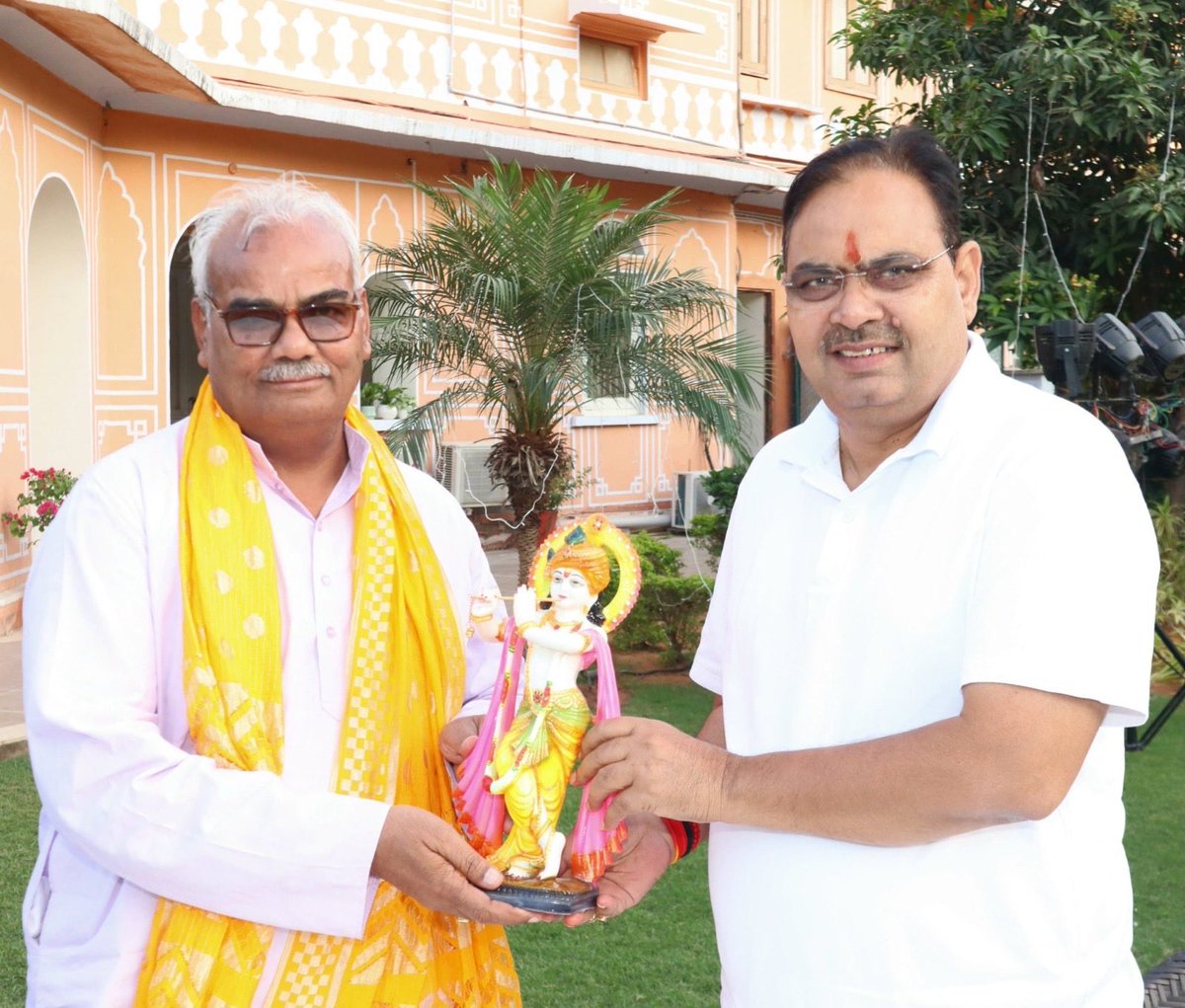राजस्थान सरकार में मेरे सहयोगी, कैबिनेट मंत्री श्री मदन दिलावर जी को जन्मदिवस की हार्दिक बधाई एवं शुभकामनाएं!

प्रभु श्रीराम से आपके उत्तम स्वास्थ्य, सुखमय एवं दीर्घायु जीवन की कामना करता हूं।

<a href="/madandilawar/">Madan Dilawar</a>