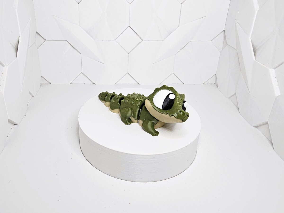LayeredLuxuries's tweet photo. 🐊✨ New swamp friends just arrived! ✨🐊

Our adorable Alligator Swamp Playsets are now available in the shop! Perfect for reptile lovers, desk decor, and cute collectible displays 💚

https://t.co/iFMwIwLOhM

#EtsyShop #3DPrinted #Alligator #DeskBuddy #KawaiiStyle #SwampVibes https://t.co/bxxw4fyBX6