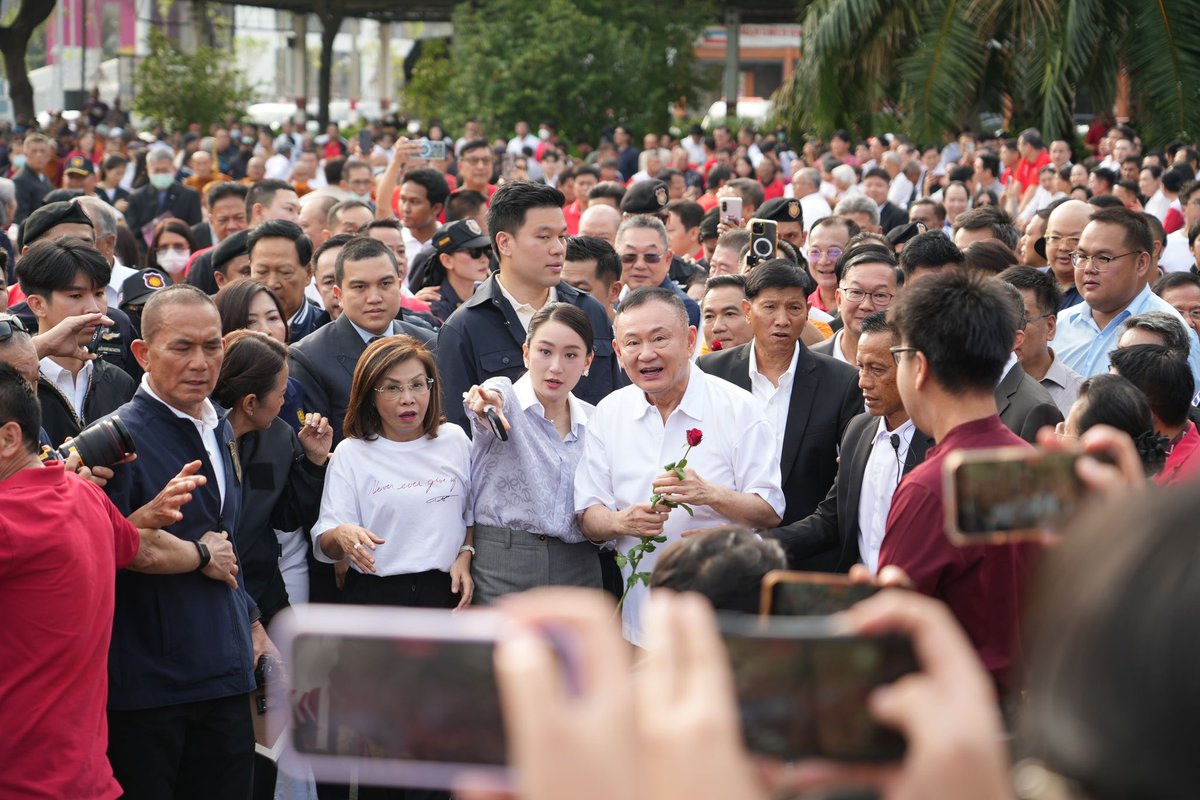 AnusornOfficial's tweet photo. “#ทักษิณชินวัตร การกลับมาของบุรุษผู้ถูกจารึกไว้กลางหน้าประวัติศาสตร์การเมืองไทย” https://t.co/pRaj3wwd3y