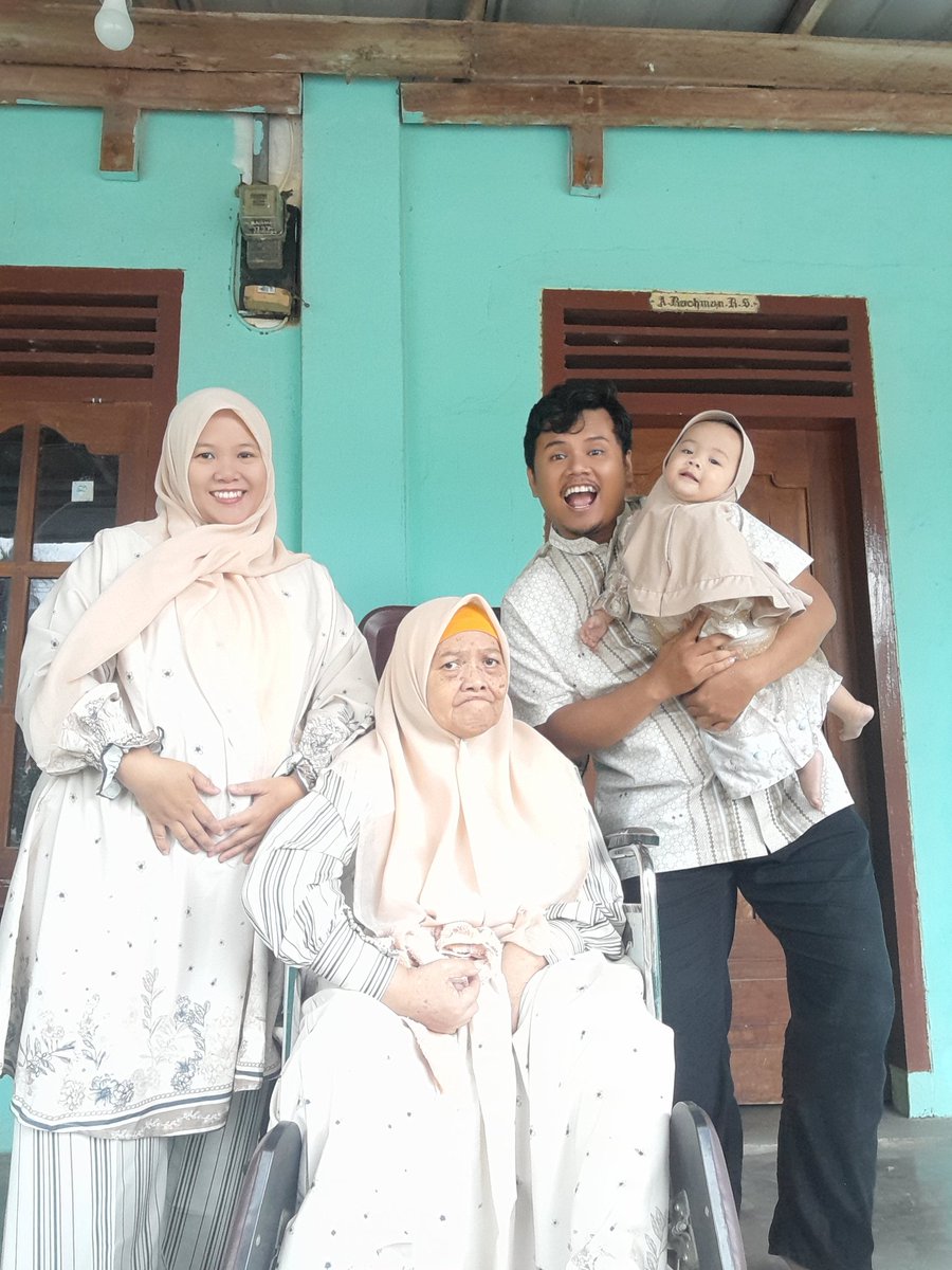 dwisipit's tweet photo. Selamat ulang tahun mak 🥰🤩 https://t.co/aHsgOa3Isi