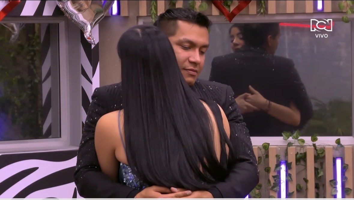 “Yo nunca la he tocado,  me mantengo alejado, no siento celos…” pobre mrk 😒  #LaCasaDeLosFamososCol3