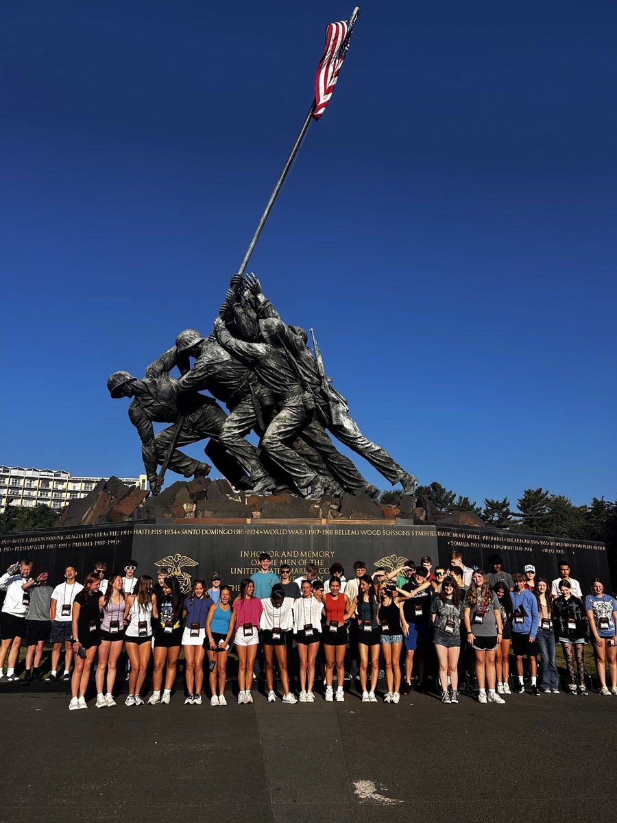 WillsonMiss's tweet photo. Bus 4 visiting Iwo Jima and Jefferson Memorials.  @NobSchools https://t.co/axJfJ83CDU