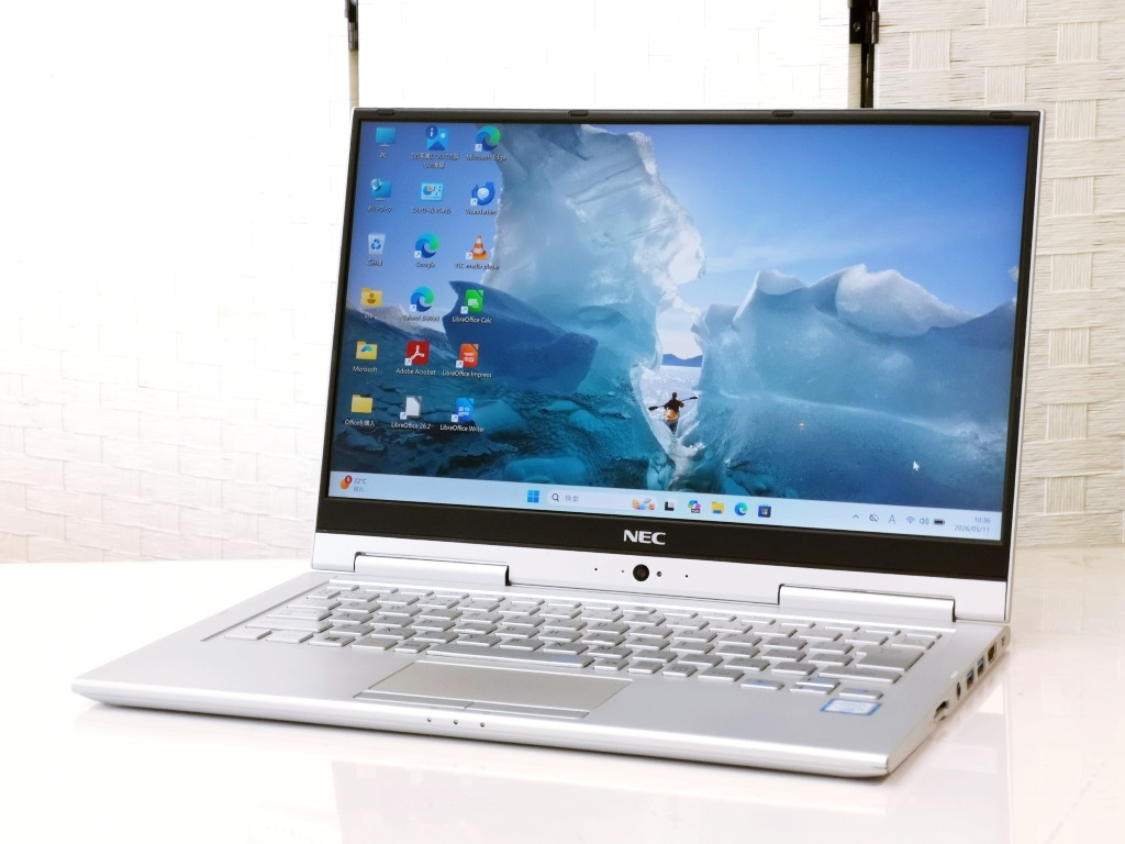 薄型で持ち運びしやすいサイズのノートパソコンが入荷しました！ファン